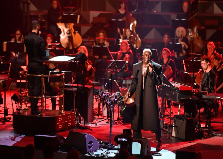 Moses Sumney, Jules Buckley, and the BBC Symphony Orchestra. Credit: Mark Allan/BBC